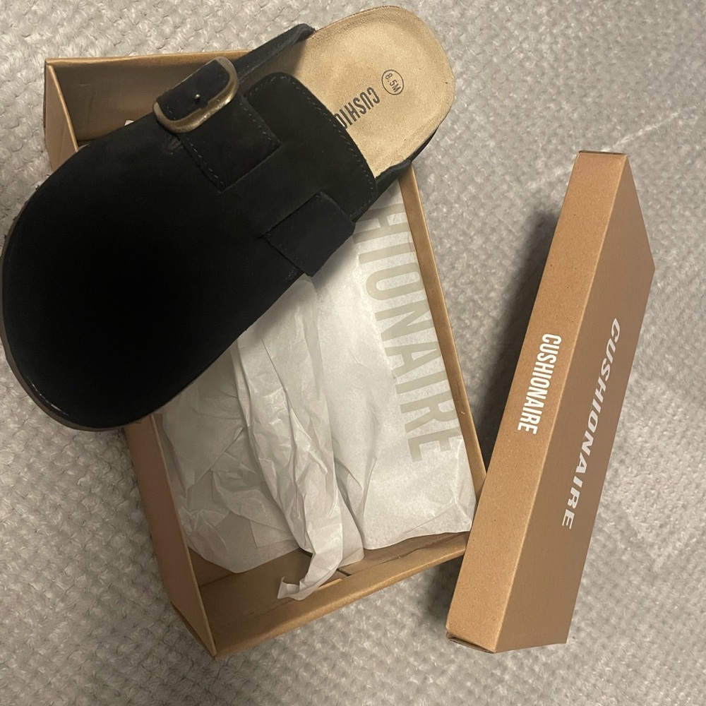 Cushionaire Black Slip-On Clogs
